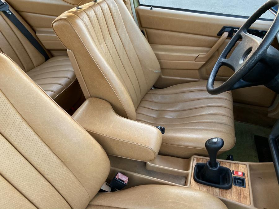 Интерьер Mercedes-Benz 190 D (W124) 1984 года  (NA) (фото 110 из 240)